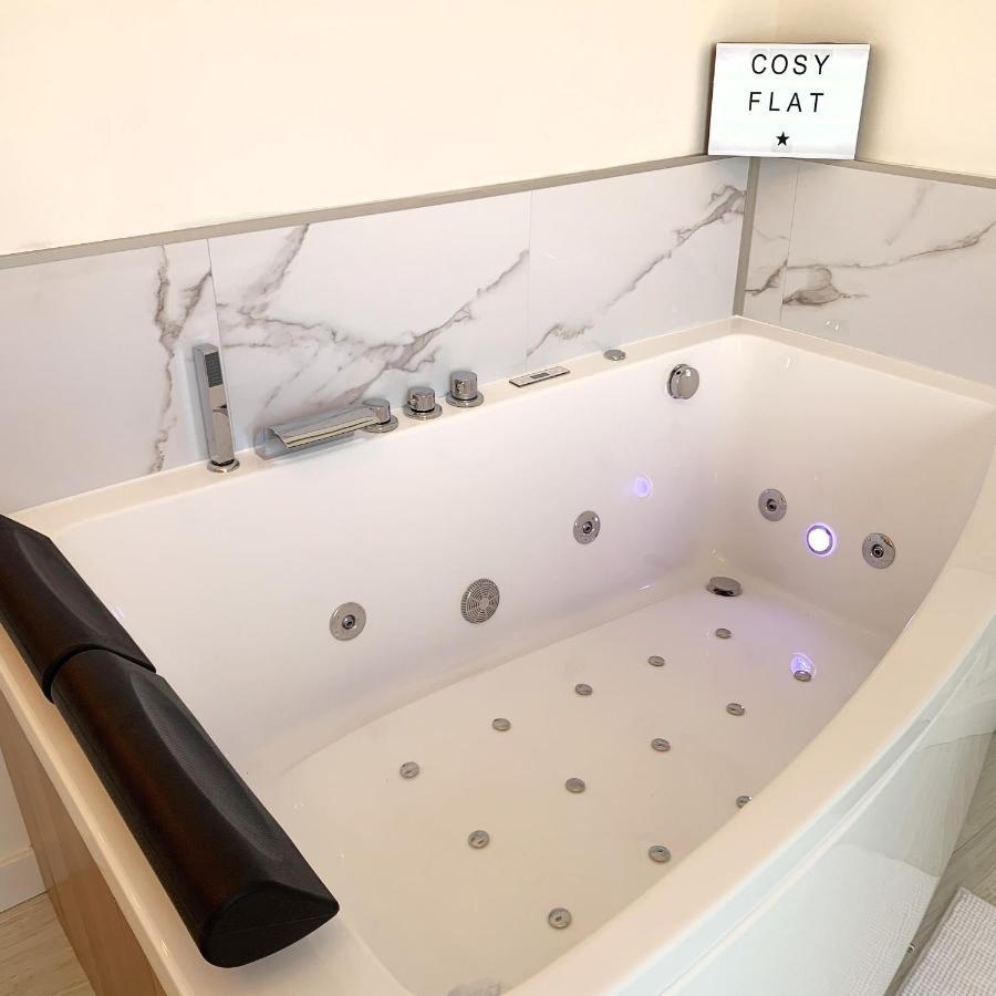شقة La Marquise - Cosy Flat - Jacuzzi - Senlis سونلي المظهر الخارجي الصورة